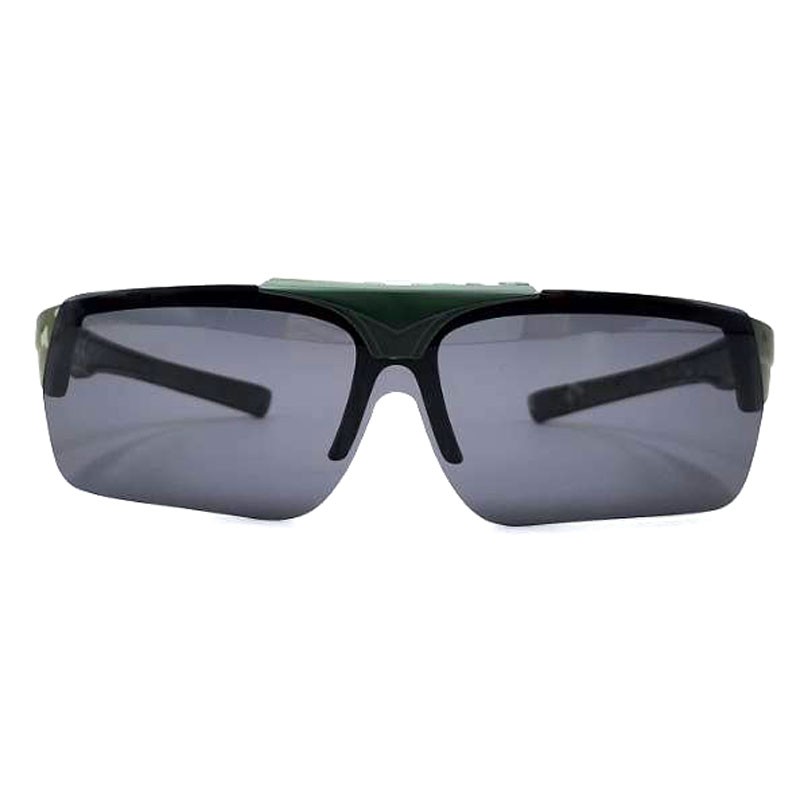 革新的なフリップアップ偏光クリップオンレンズ、台湾の眼鏡メーカーによるスマートなデザイン